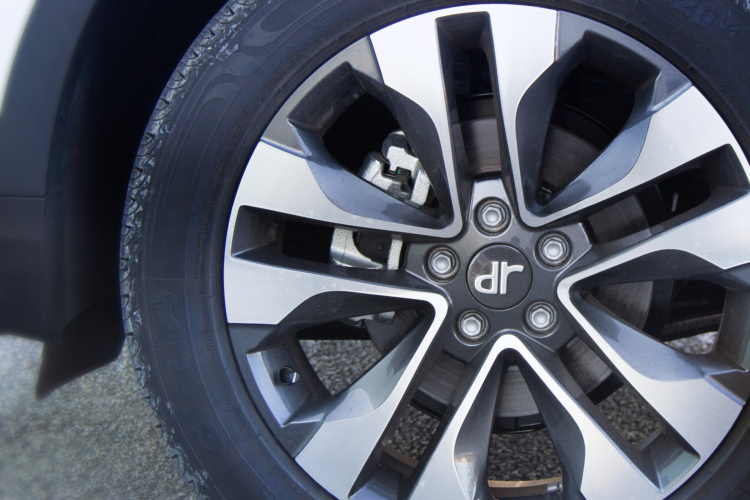 esterno-eleganza-su-strada